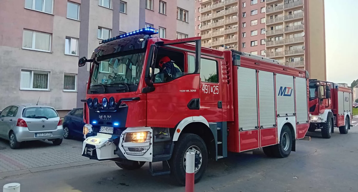 Zadymienie w mieszkaniu, służby w akcji