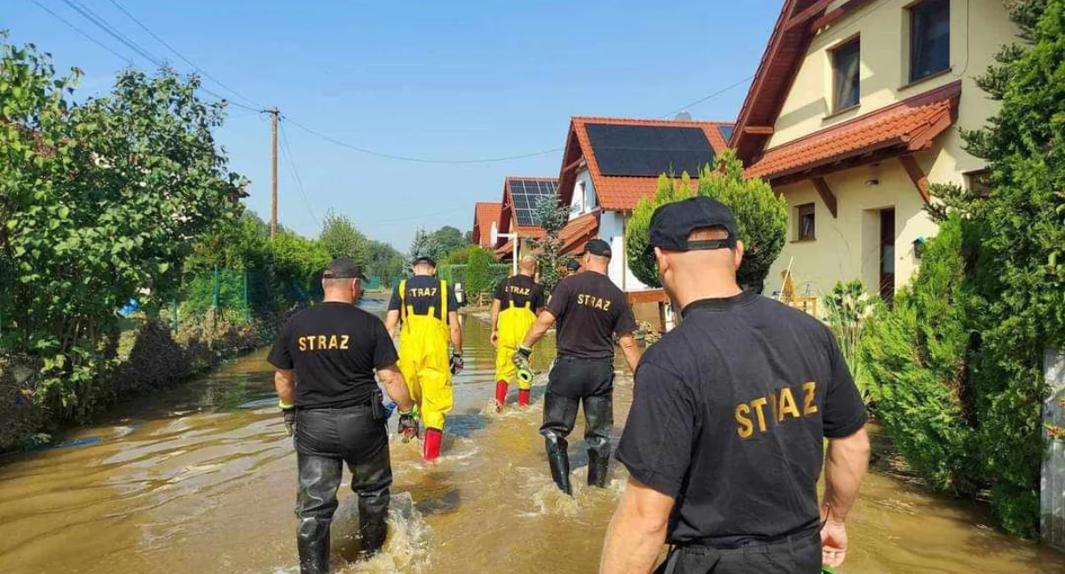 Strażacy ze Starachowic pomagają powodzianom