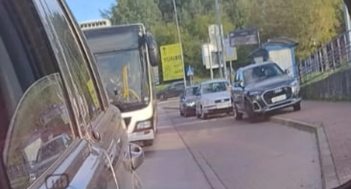 Zderzenie dwóch pojazdów w Starachowicach. Mandat dla 45-latki