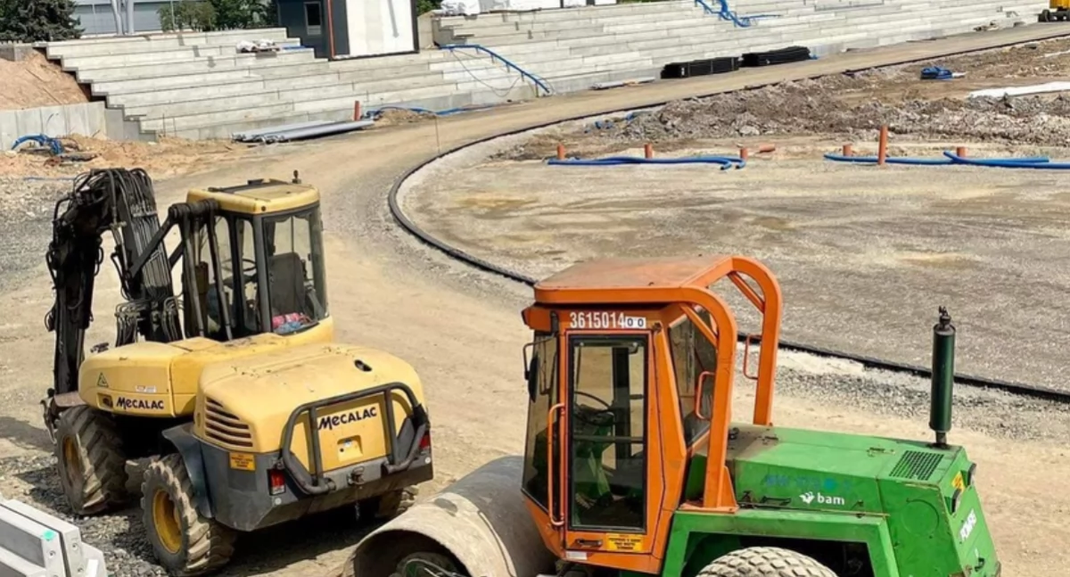 Remont stadionu miejskiego w Starachowicach a bezpieczeństwo zawodników. Co z tunelem prowadzącym na murawę?