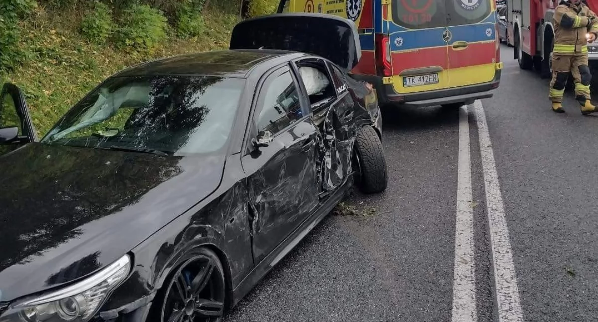 Wypadek trzech samochodów w Nowej Słupi. Dwie osoby w szpitalu