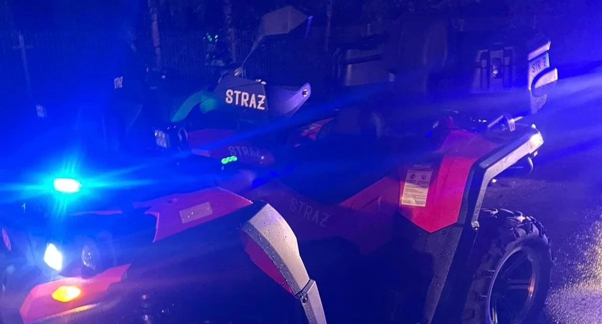 85-letni mężczyzna poszukiwany przez policjantów i strażaków. Noc spędził w lesie