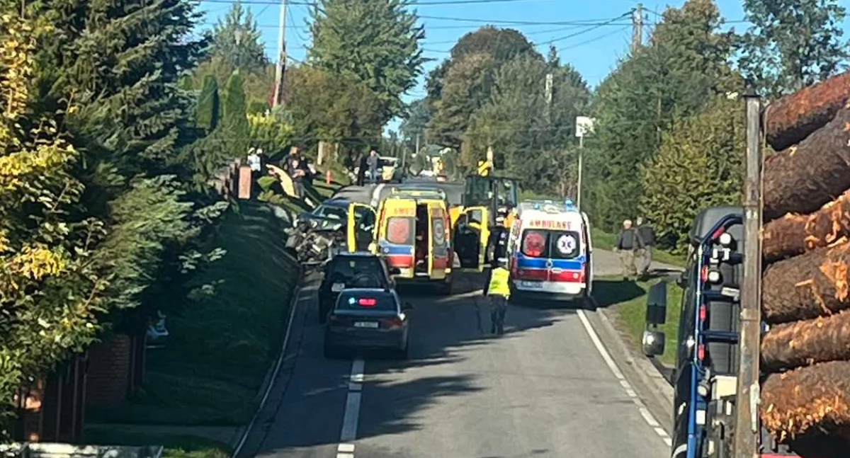 Wypadek w Radkowicach. Droga zablokowana w obu kierunkach 