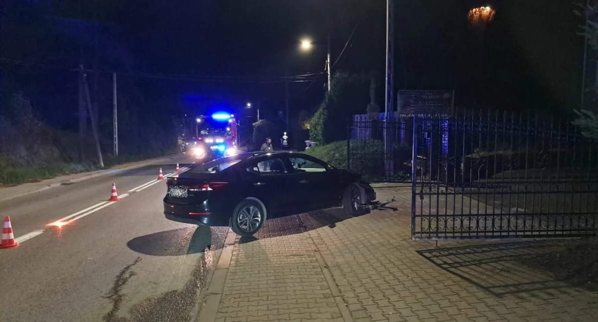 Wypadek na drodze w Nowej Słupi. Kierowca nie chciał poddać się badaniu na obecność alkoholu