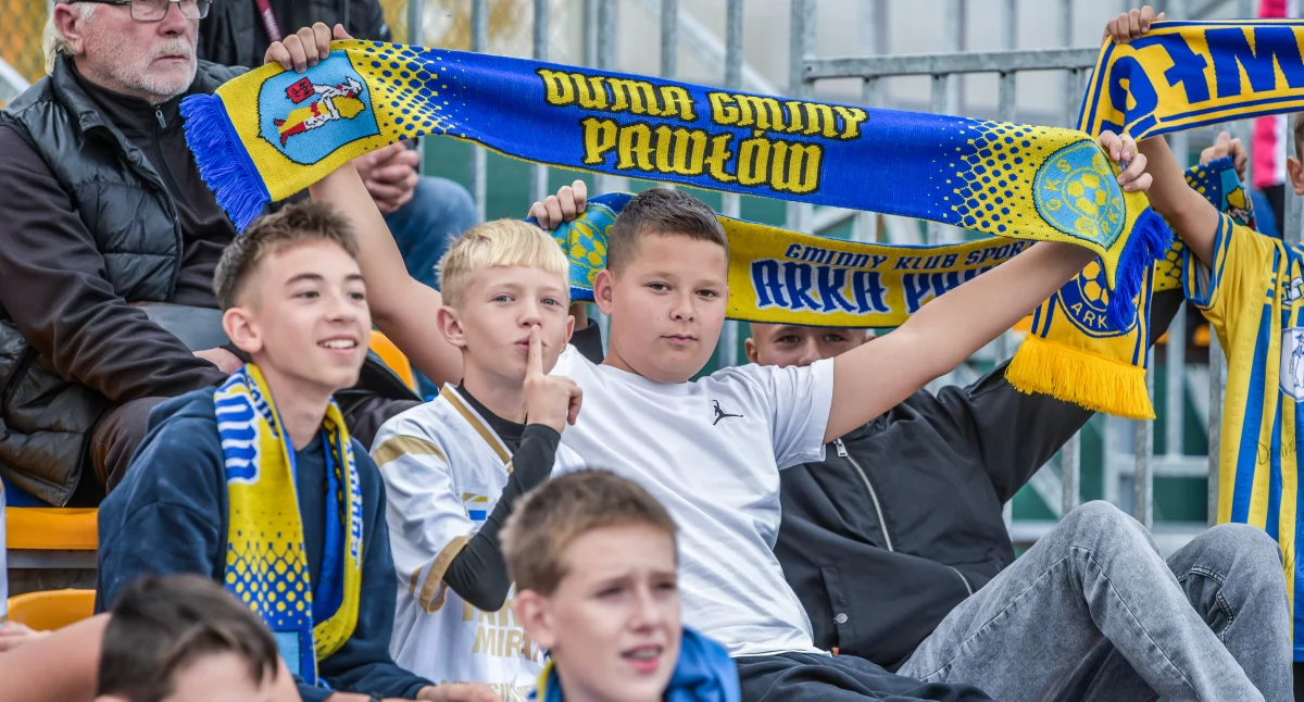 Arka Pawłów - Granat Skarżysko . Galeria kibiców !
