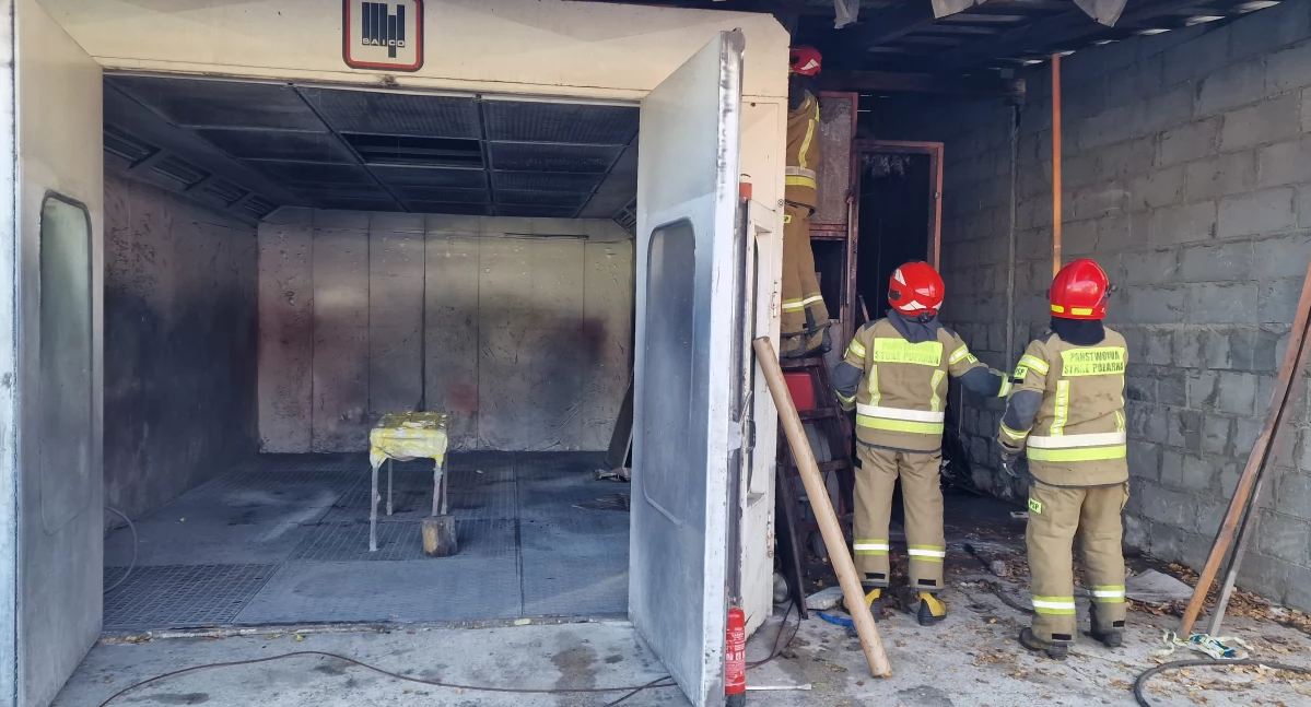 Pożar lakierni w Starachowicach. Zastępy strażaków na miejscu