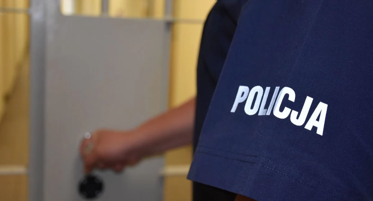 Awantura w Starachowickiej Spółdzielni Mieszkaniowej. 18-latek i jego kompan z mandatami od policjantów