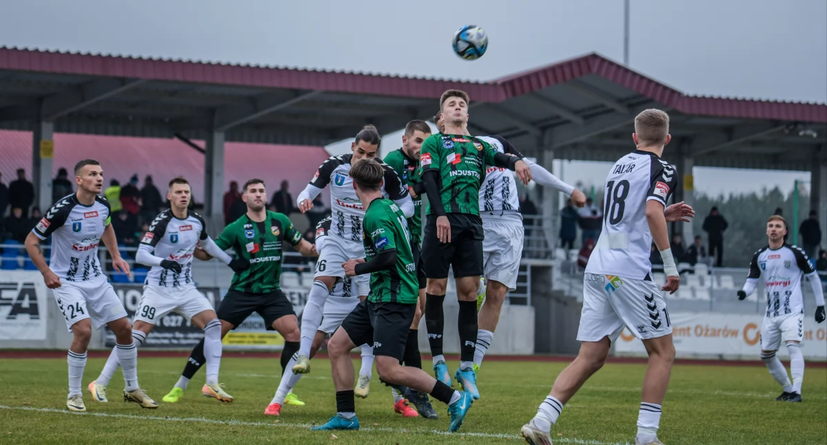Star Starachowice kontra Sandecja Nowy Sącz. Górą lider III ligi