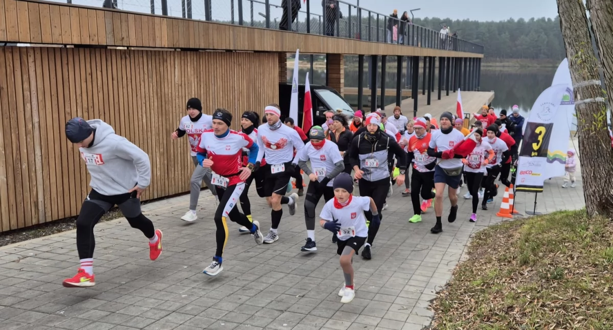 Bieg Niepodległości w Starachowicach. Mieszkańcy uczcili 106. rocznicę odzyskania niepodległości
