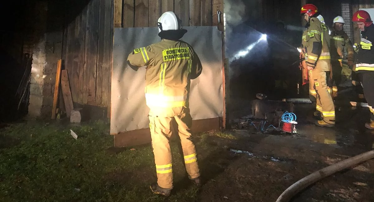 Pożar w miejscowości Mirzec Poduchowne. Na miejscu ratownicy z JRG Starachowice, OSP Mirzec i OSP Gadka