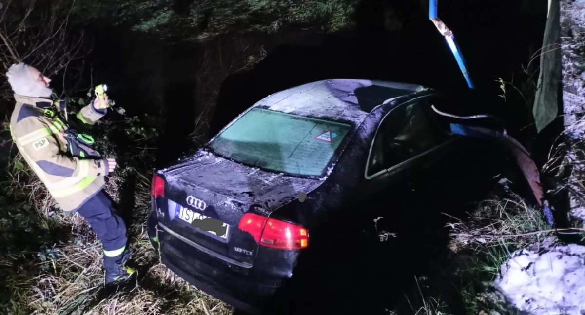 Wypadek nad zalewem Lubianka w Starachowicach. Samochód z trzema osobami w środku wpadł do wody