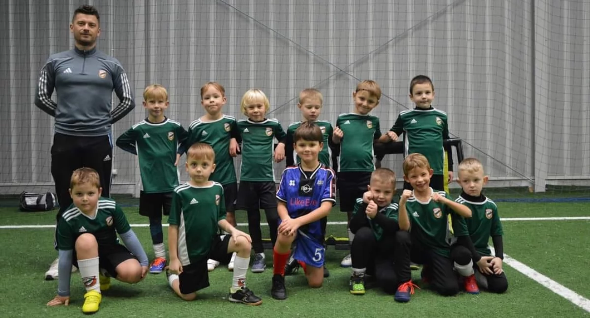 Skrzaty AP SKS Star Starachowice rywalizowali w Kielcach. Maciej Raczyński i Tymon Sadrak wyróżnieni