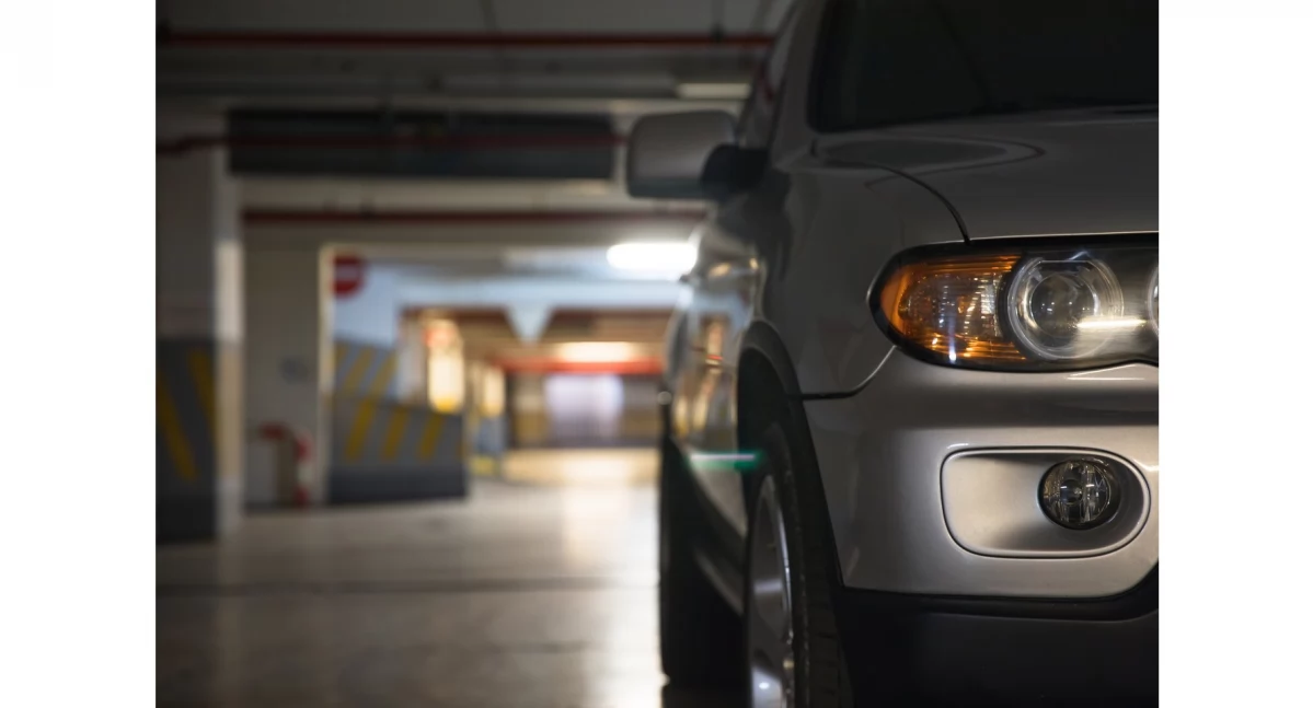 Jak znaleźć miejsce na parkingu lotniskowym w sezonie wakacyjnym?