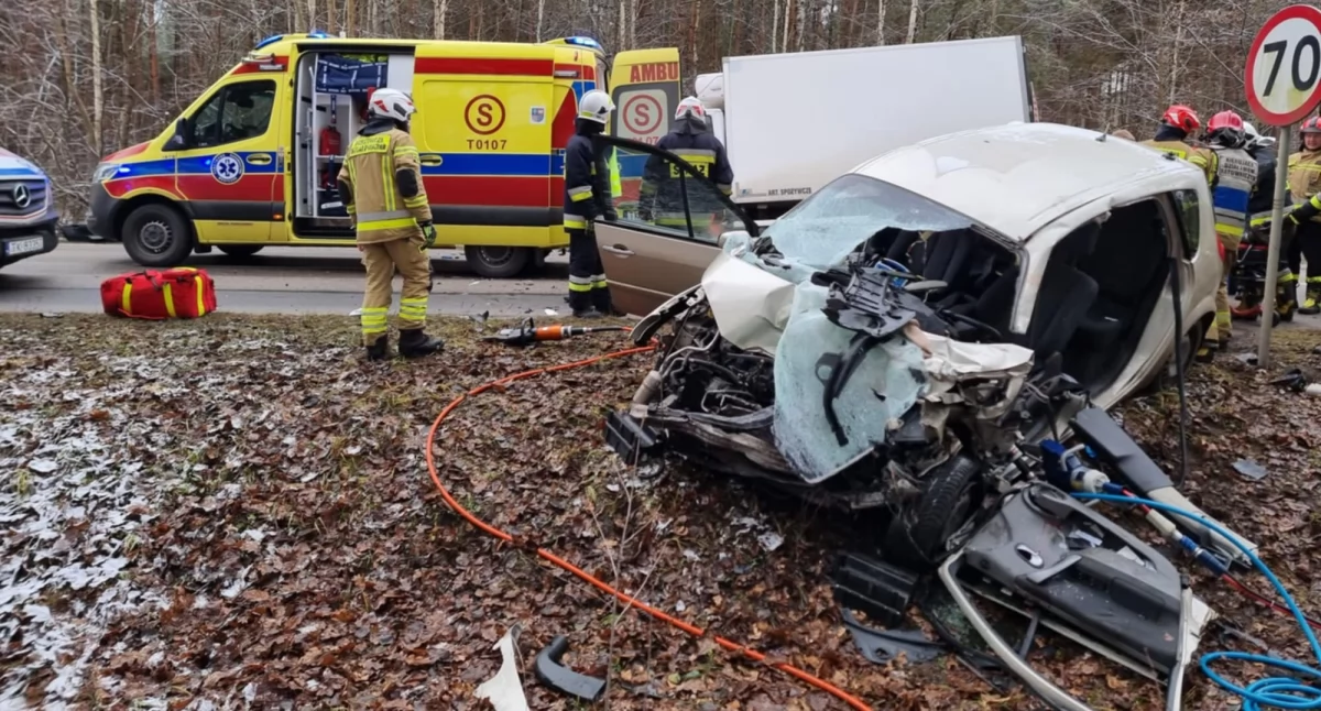 Dramat na drodze pomiędzy Starachowicami a Rzepinem. Nie żyje kierowca renault