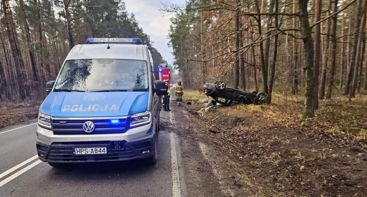 BMW dachowało na trasie Mirzec – Wąchock. Za kierownicą 18-latek