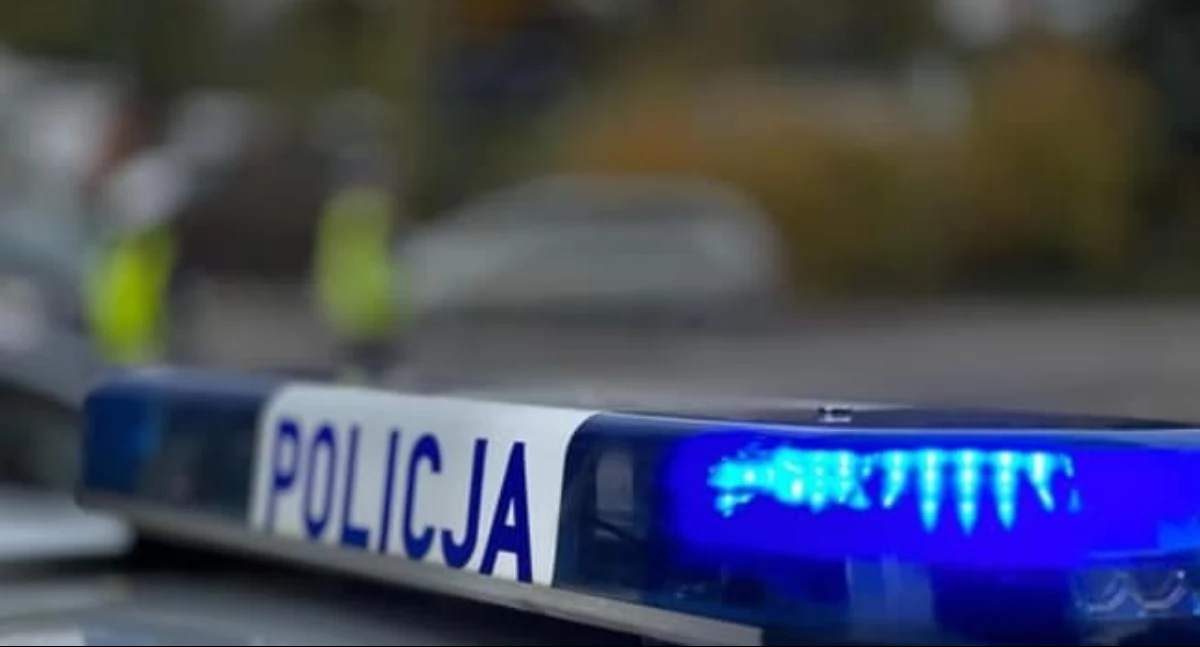 Kradzież w drogerii w Starachowicach. Zabrali ze sobą perfumy