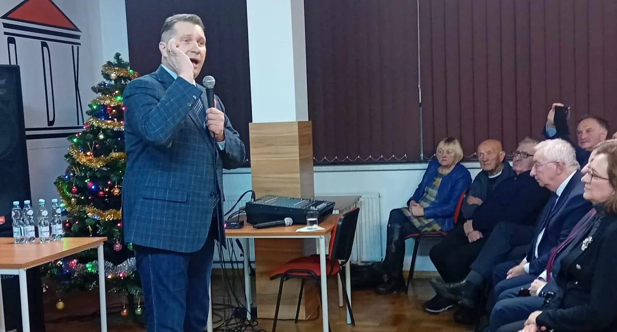 Tłumy na spotkaniu z Przemysławem Czarnkiem w Starachowicach