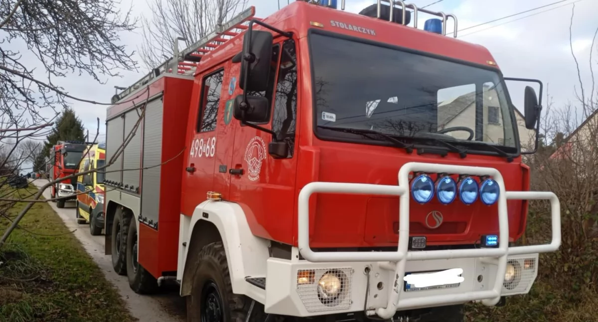 Interwencja służb ratunkowych w Bronkowicach. 78-latek trafił do szpitala