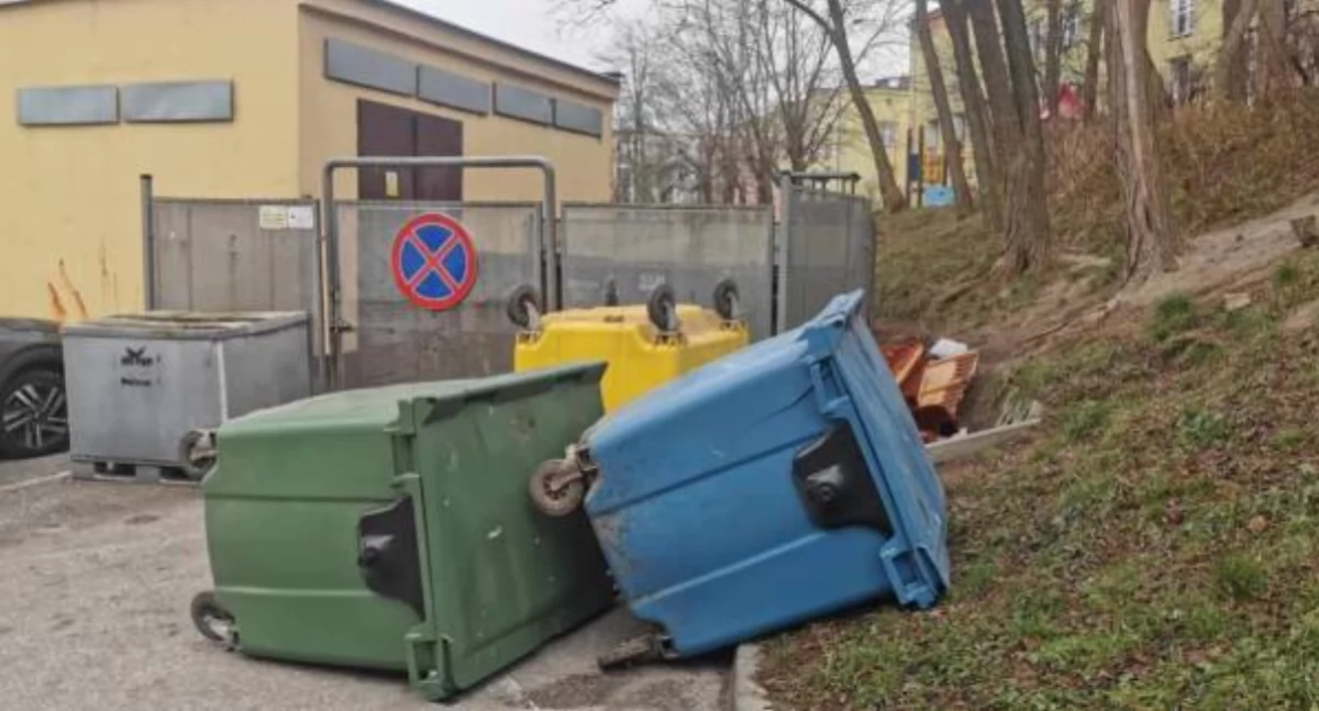 Wykonawca usług śmieciowych kończy pracę, mieszkańcy skarżą się na porządek...