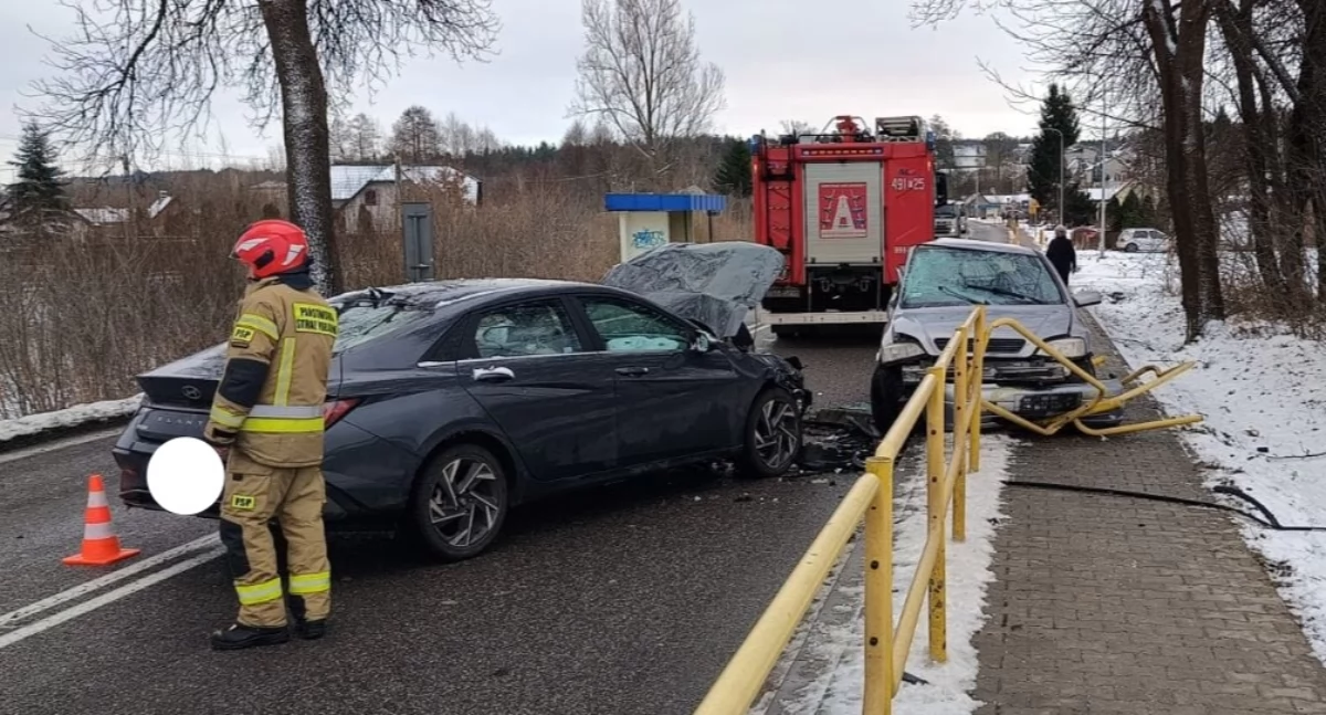 Wypadek na drodze krajowej w Rudniku. Czołowe zderzenie dwóch pojazdów