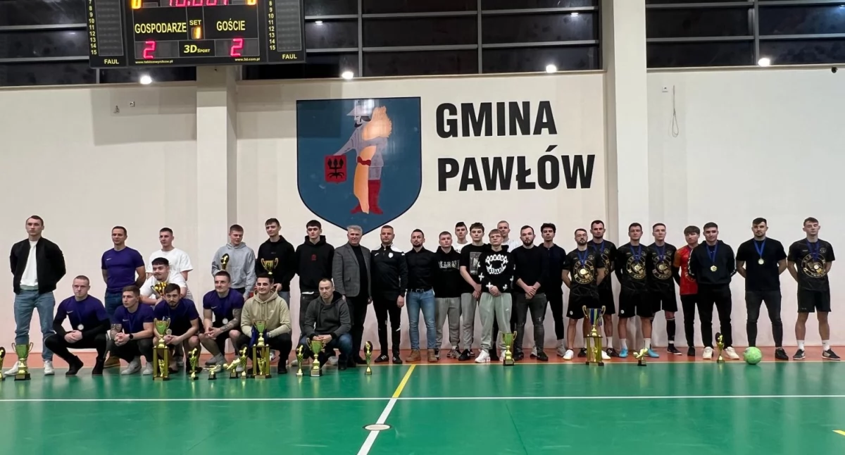 Kebab Pawłow z mistrzowskim tytułem halowej ligi piłki nożnej w Pawłowie. Zacięty wyścig o koronę króla strzelców