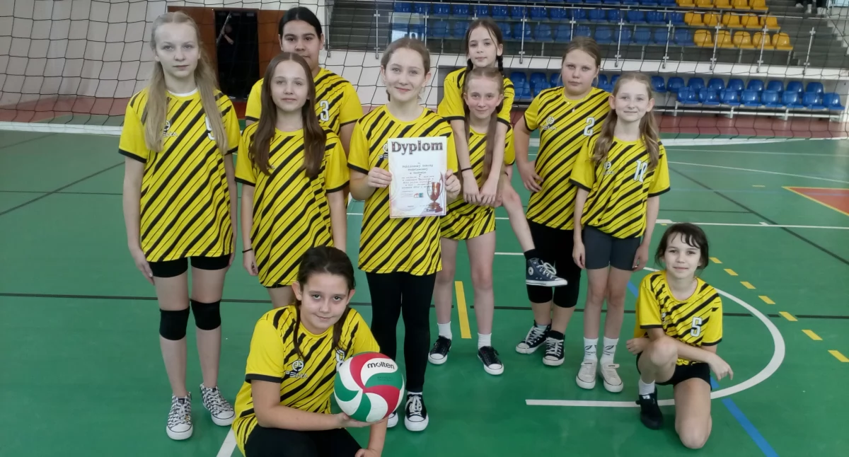 Siatkarki z Godowa mistrzyniami gminy Pawłów. Z kompletem wygranych