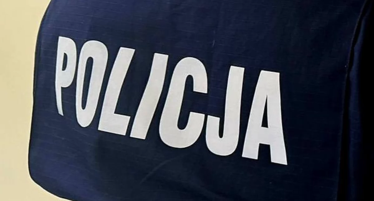 Uszkodzenie drzwi wejściowych w Starachowicach. Straty na 1000 złotych