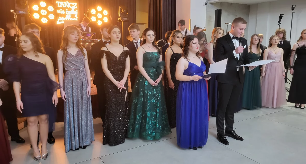 Bal studniówkowy w I Liceum Ogólnokształcącym w Starachowicach 