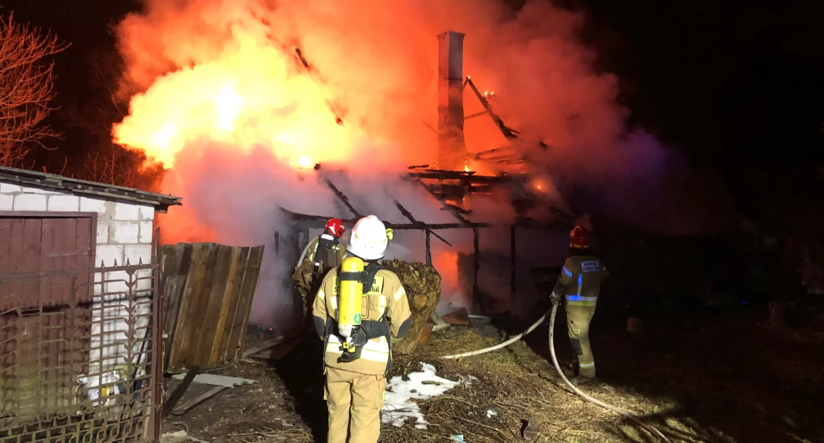 Po tragicznym pożarze domu w Adamowie. Starachowiccy śledczy znają wstępną przyczynę