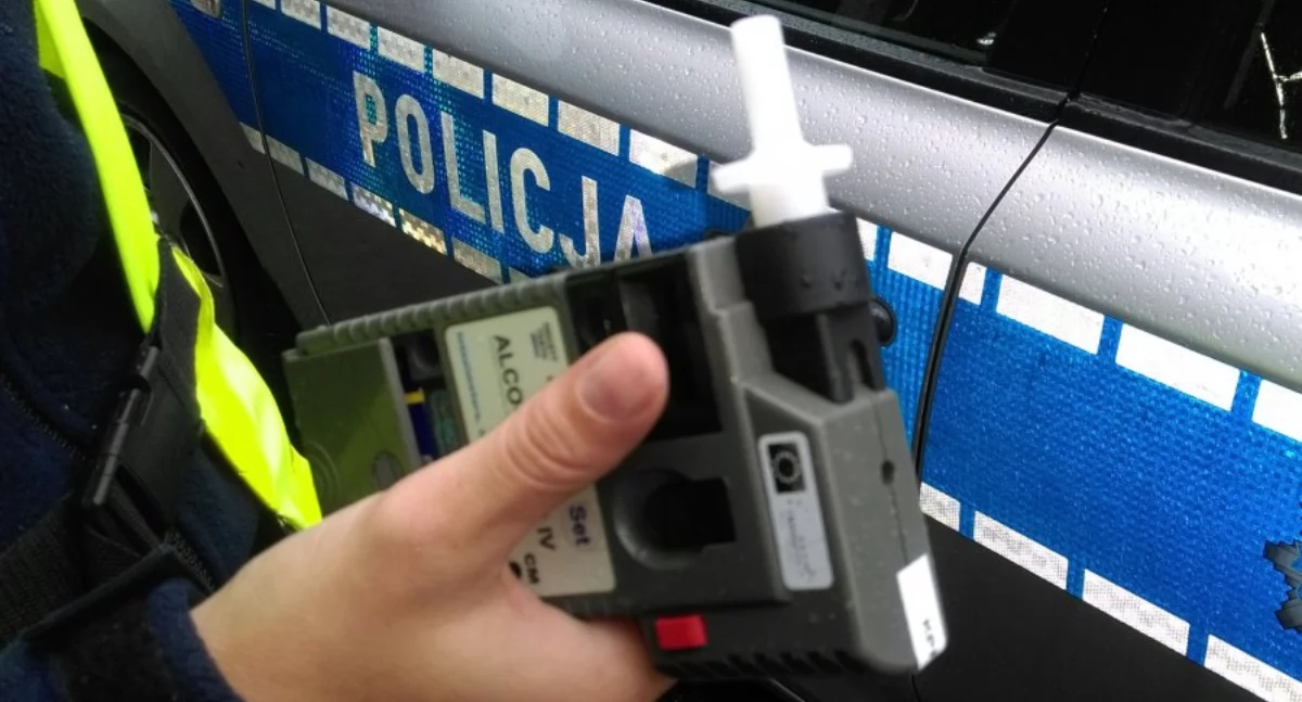 Pijany kierowca zatrzymany przez policjanta po służbie. Jechał za nim co najmniej kilka kilometrów
