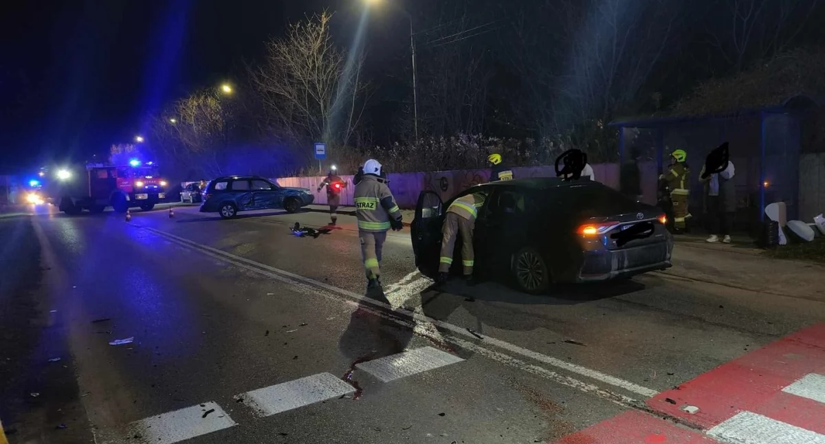 Wypadek w miejscowości Osiny Majorat. Jedna osoba poszkodowana w wyniku zderzenia dwóch samochodów