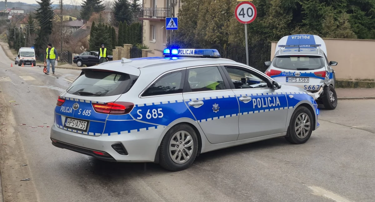 Policyjne oględziny w miejscu sobotniego wypadku. Odcinek ul. 6 Września całkowicie zablokowany