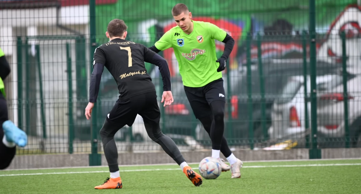 Remis Staru Starachowice w czwartym meczu kontrolnym. Boczny obrońca trafia do siatki