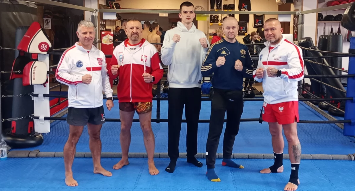 Trener Marek Jasiński i Mateusz Orzechowski na zgrupowaniu kadry narodowej w kickboxingu. Nowy talent starachowickiego Dragona