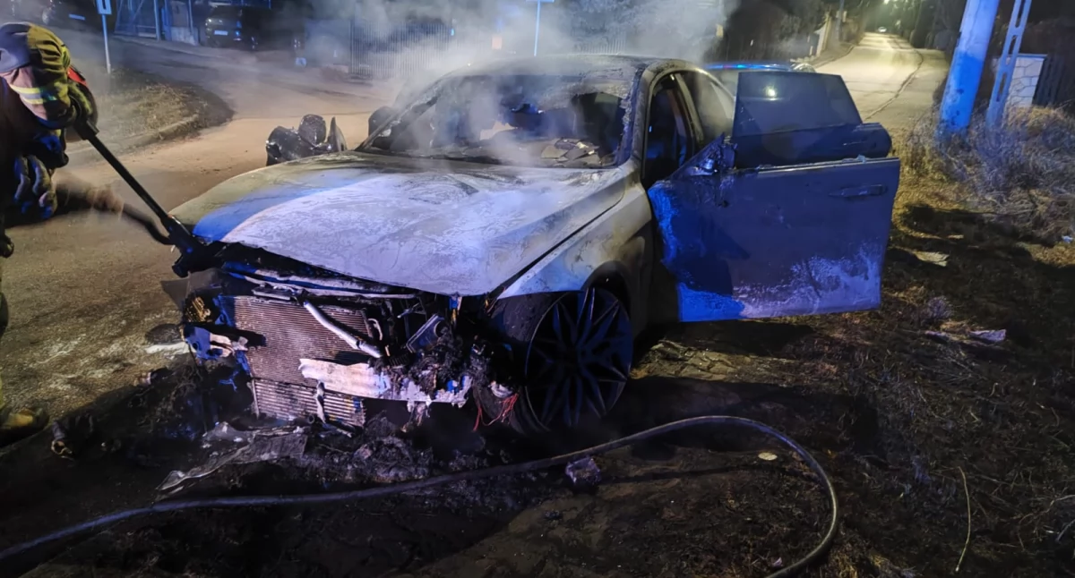 Pożar samochodu marki BMW w Starachowicach. Gdzie jest podpalacz?