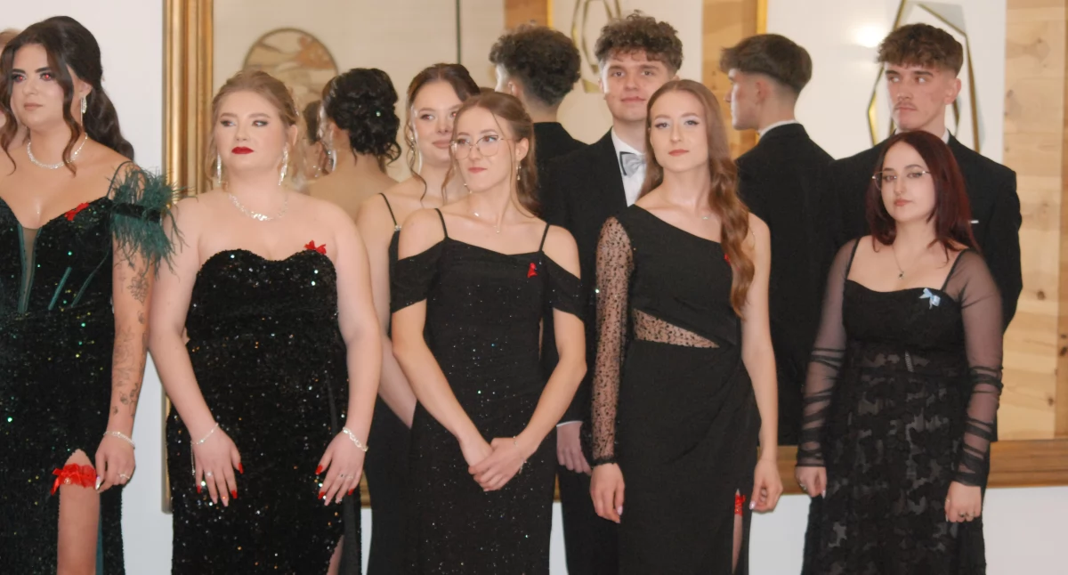 Studniówka ZSZ nr 1 w Starachowicach. Magiczny bal, który porwał do tańca