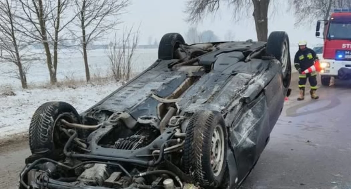 Dachowanie samochodu w Trębowcu, kierowca ukarany mandatem