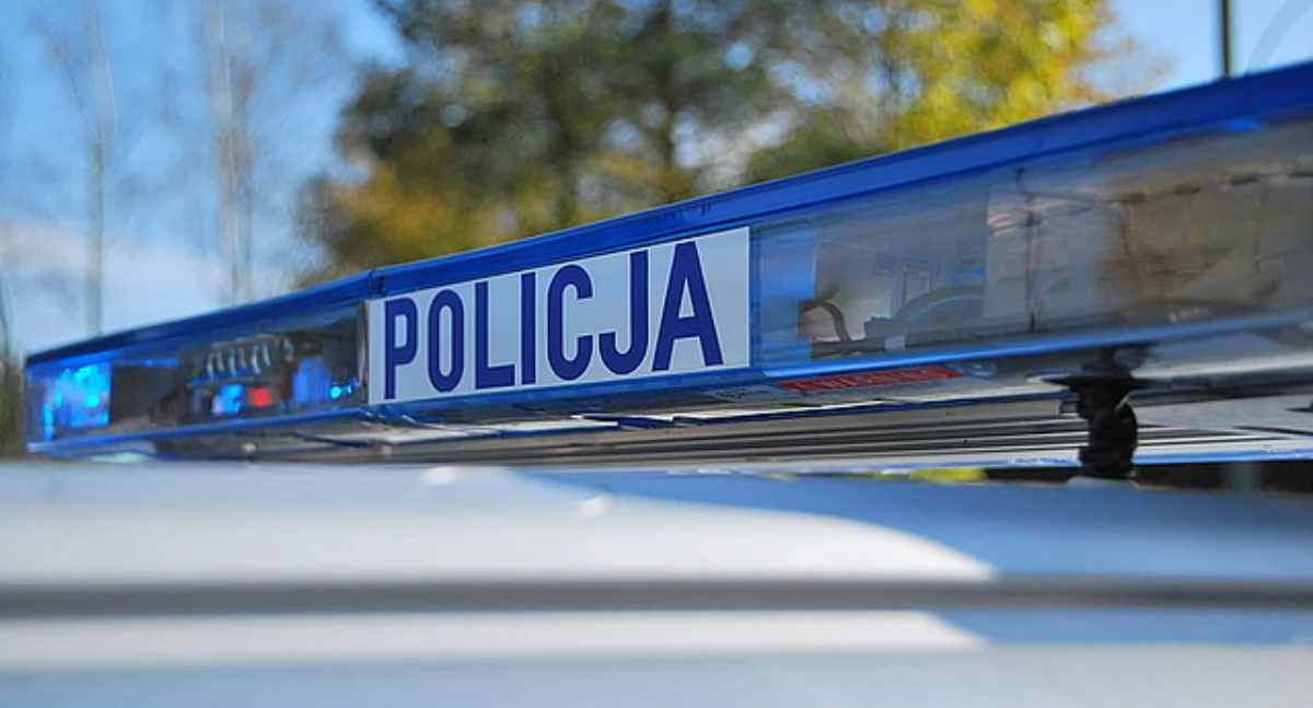 Kradzież przenośnego sygnalizatora świetlnego w gminie Mirzec. Gdzie jest sprawca?