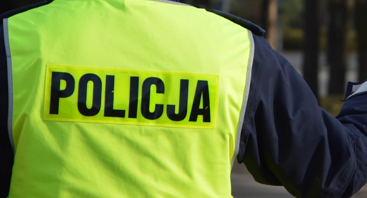 Oszustwo podczas sprzedaży odzieży. 29-letnia starachowiczanka straciła ponad 7 tys. zł