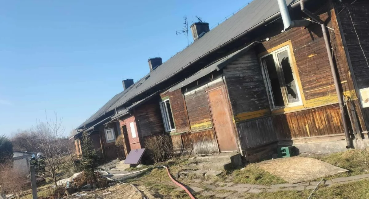 Pożar budynku wielorodzinnego w Starachowicach. Dziewięć zastępów straży pożarnej w akcji