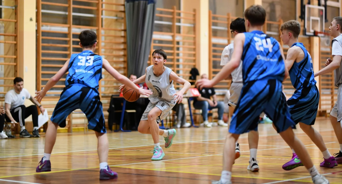 Basket Starachowice lepszy do ekipy z Krakowa. Koncert gospodarzy w drugiej kwarcie