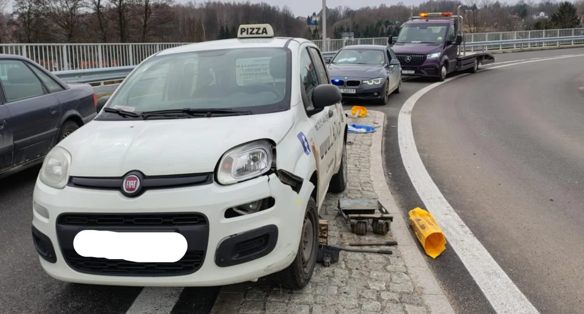 Kolizja na nowym wiadukcie w Starachowicach. Kierująca fiatem straciła przytomność