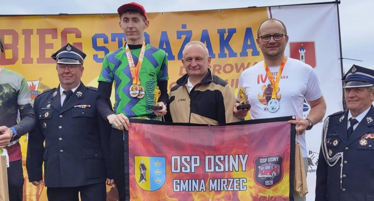 Sukces ratowników z OSP Osiny w 4. biegu strażaka w Dąbrowie k. Wielunia. Z miejscami na podium i medalami