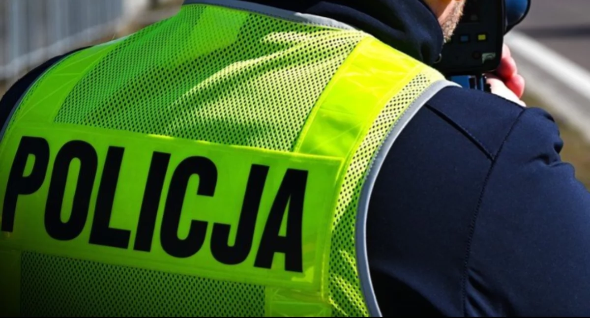 Kolizja w Starachowicach. Kierowca opla pouczony przez policjantów