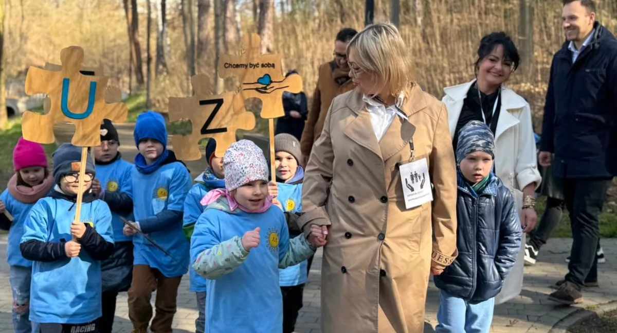 2 kwietnia Słoneczko w Parku Miejskim zaświeciło na niebiesko