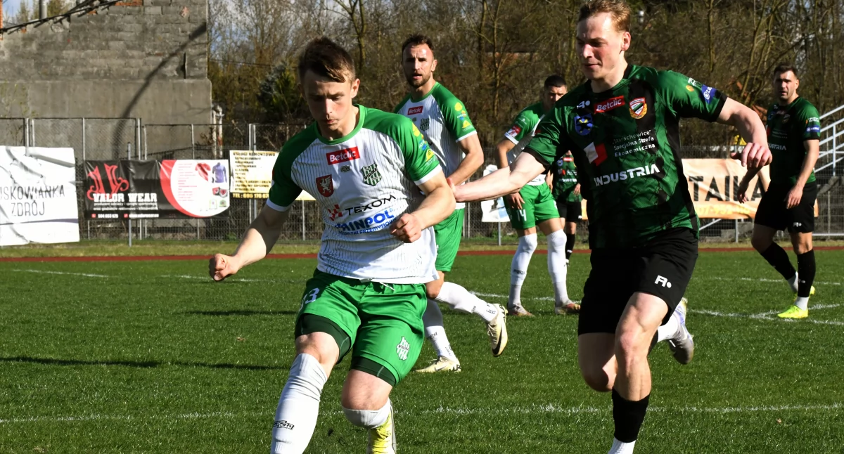 Star Starachowice remisuje 0:0 do przerwy z Wisłoką Dębica. Trzy dobre okazje zielono-czarnych