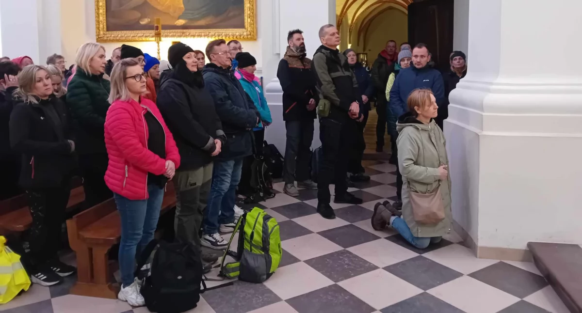 Ekstremalna Droga Krzyżowa ze Starachowic dotarła na Św. Krzyż