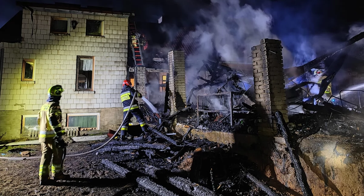 Spore straty po pożarze w Rudzie. Strażacy znają wstępną przyczynę
