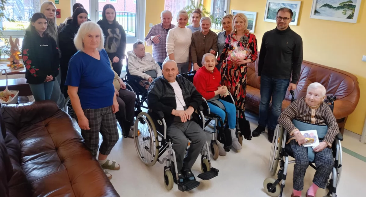 Życzenia i nowa fryzura na święta dla seniorów z DPS