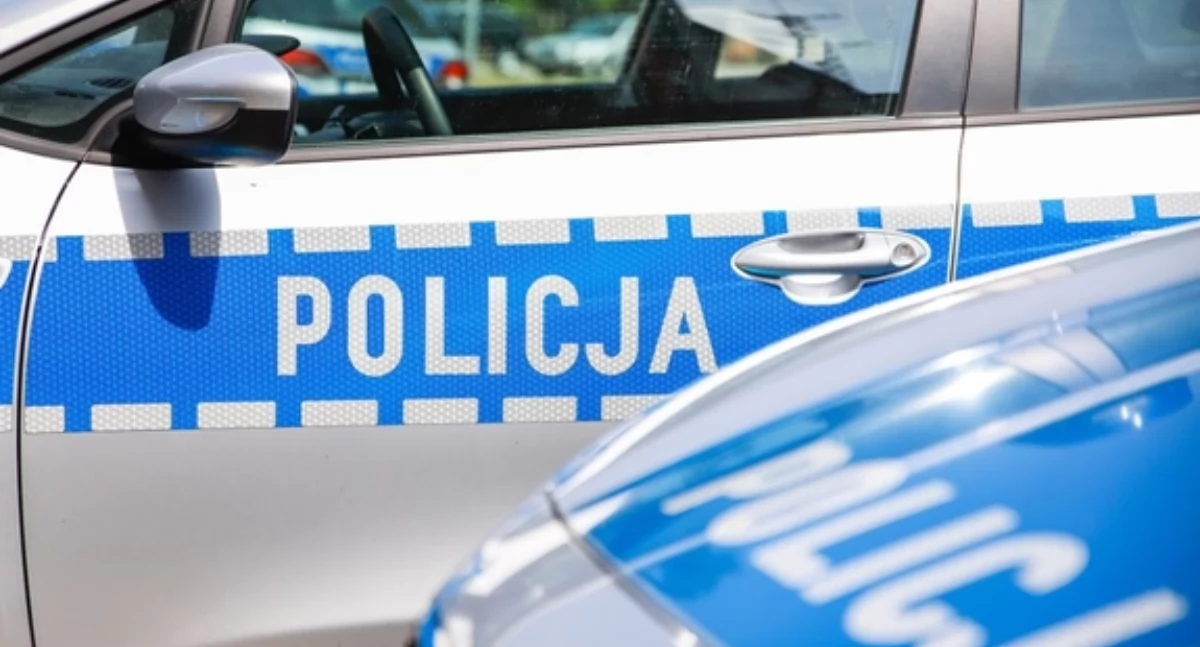 Wypadkowy poniedziałek w Starachowicach. Rowerzysta na chodniku, ciężarówką w tył auta
